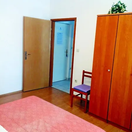 Eugen Pedisic Apartament *