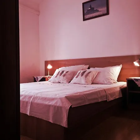 Eugen Pedisic Apartament *