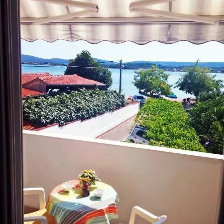 Eugen Pedisić Apartment Turanj
